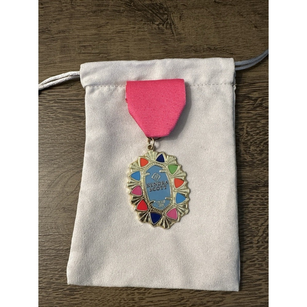 Kendra‎ Scott San Antonio Fiesta Pinback Medal 2025 Pin